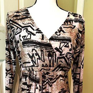 WOMEN'S 3/4 SLEEVE BEIGE & BLACK TOP SIZE L